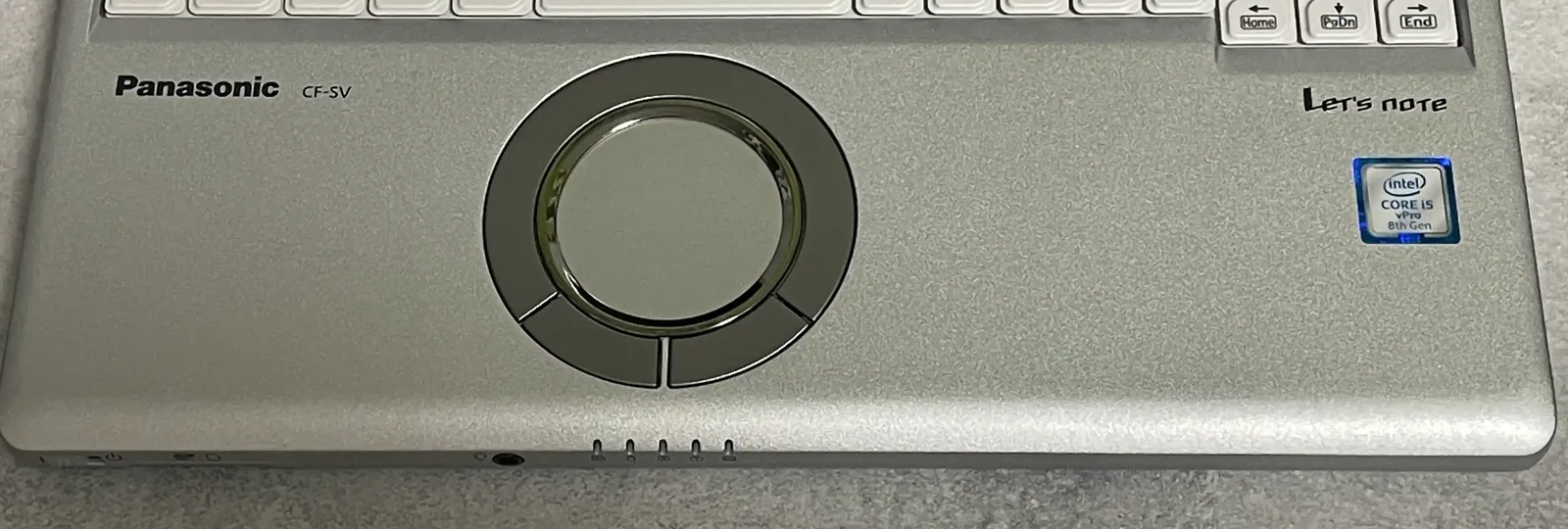 レッツノートCF-SV8のパームレストに貼られたCore i5のシール
