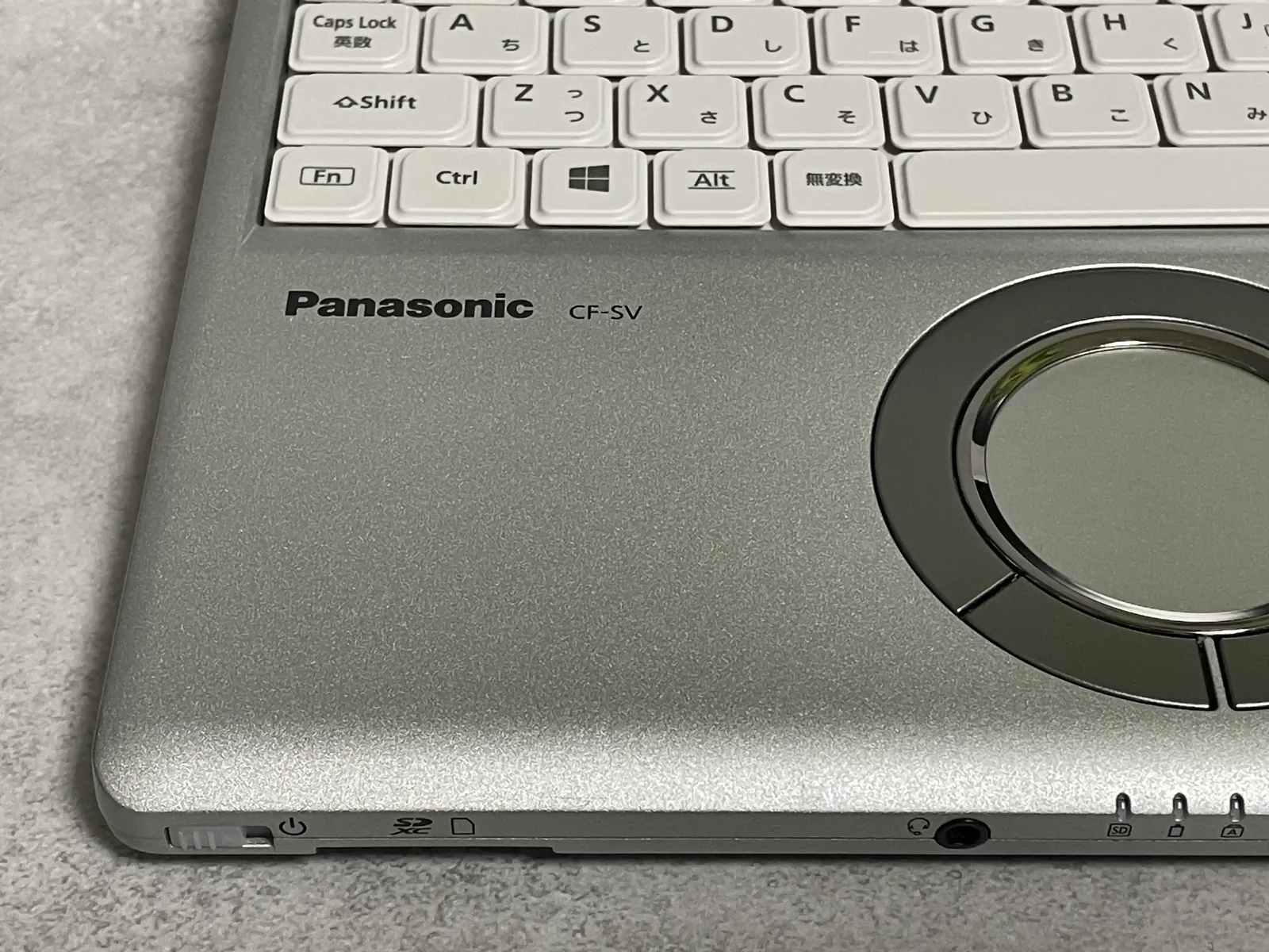 CF-SV8のパームレストとCF-SVのロゴ