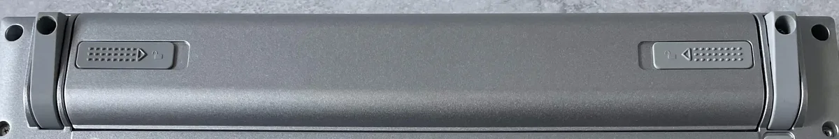 CF-SV8の底面にあるバッテリーパック
